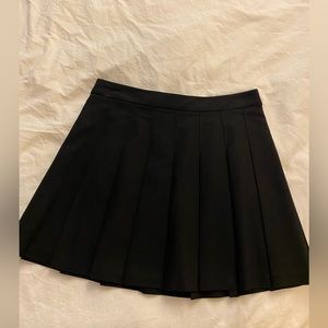 Aritzia Sunday Best Olive Skirt in Black, Size 6